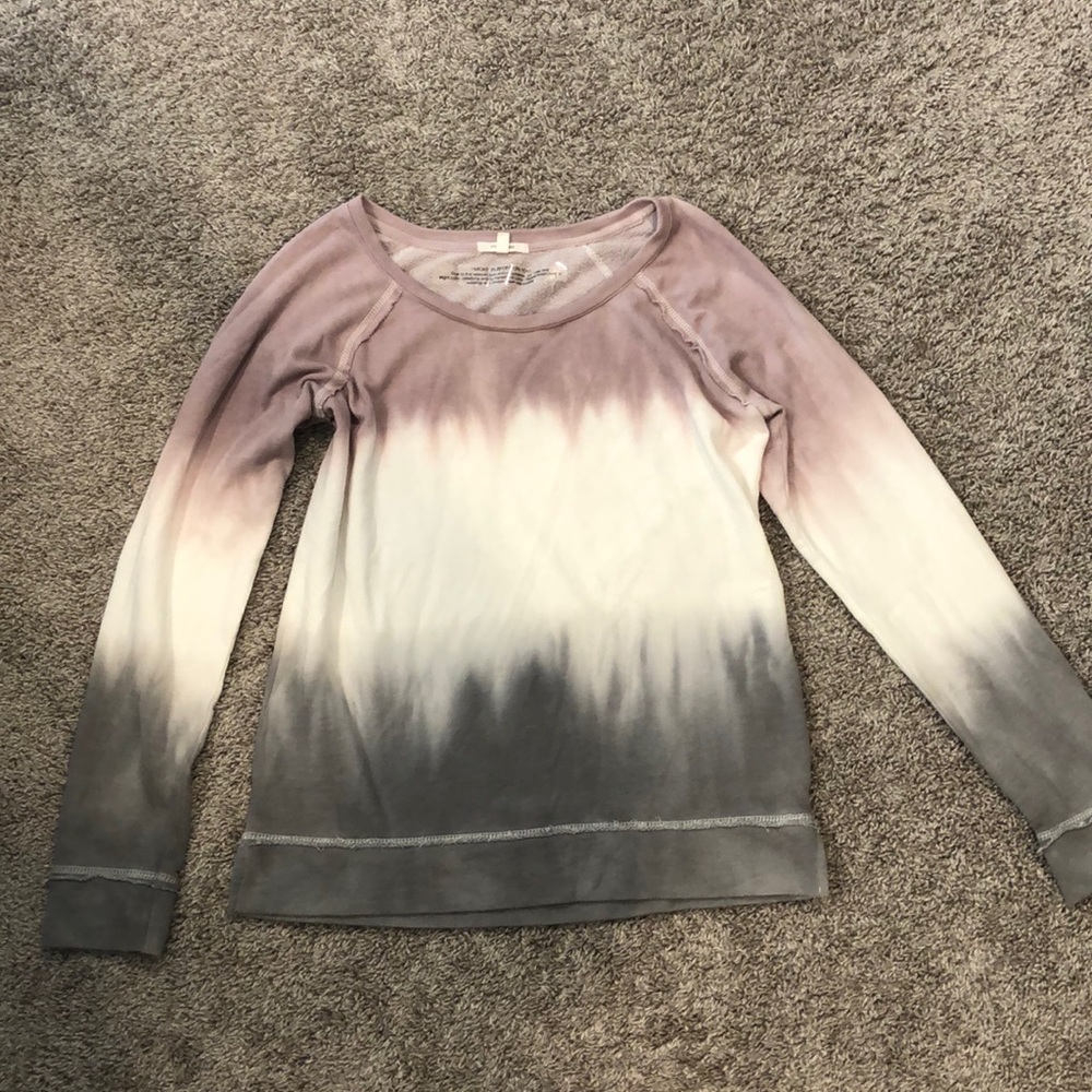 Long sleeve crew neck sweatshirt with side slit
